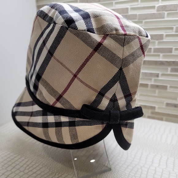 💋Burberry ONE OF A KIND Super Cute Bonnet Hat - Picture 5 of 9